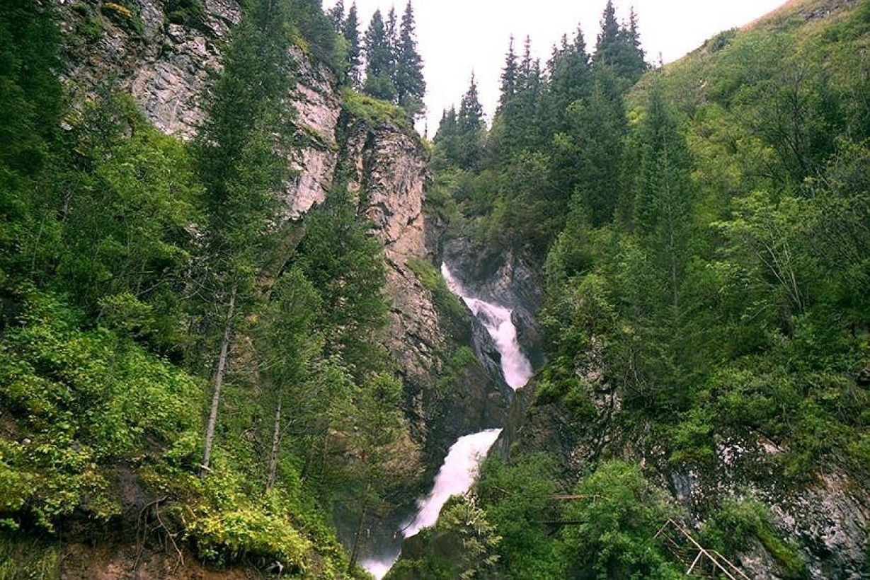 Кайракский водопад