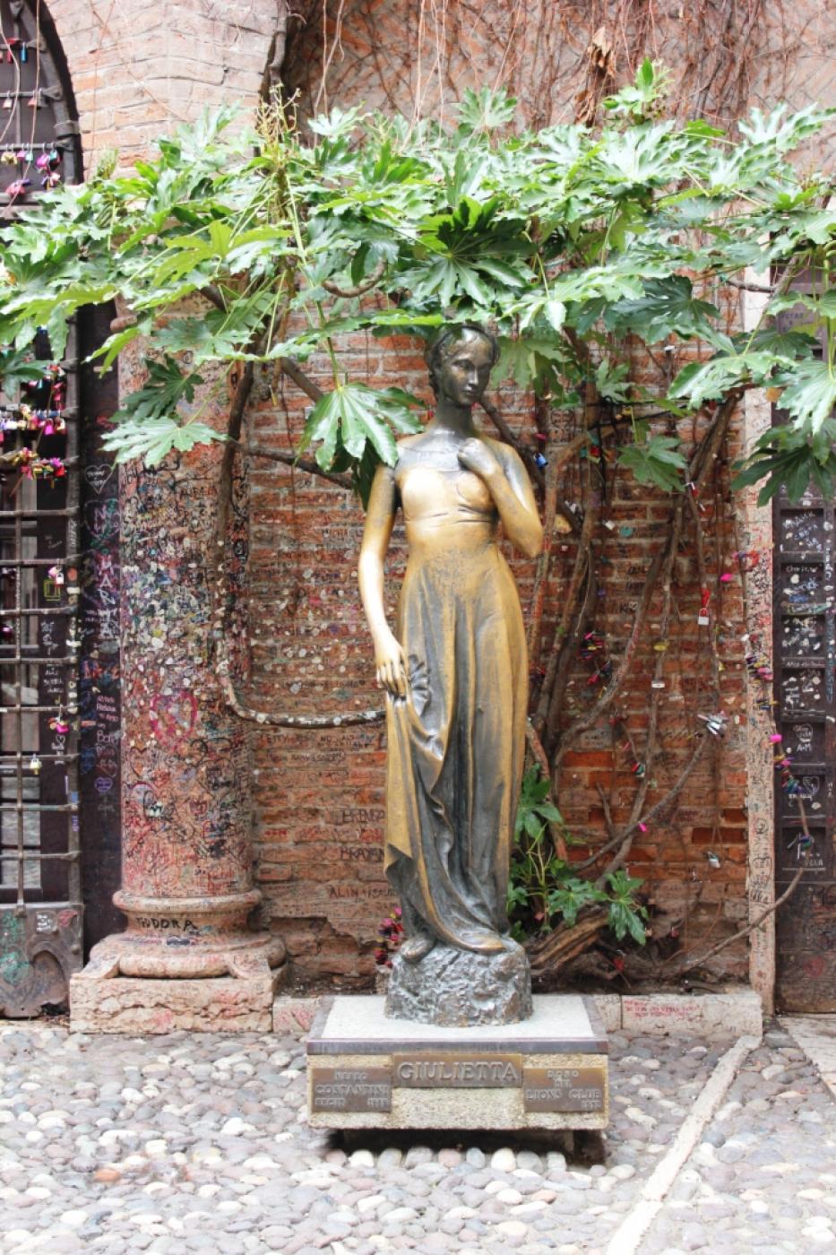 статуя Джульетты, достопримечательности Вероны