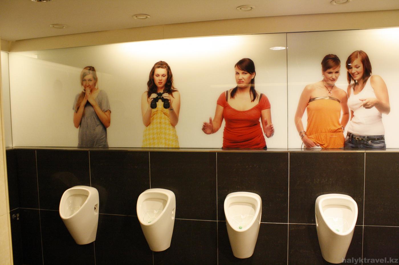 Мужчины общественный туалет